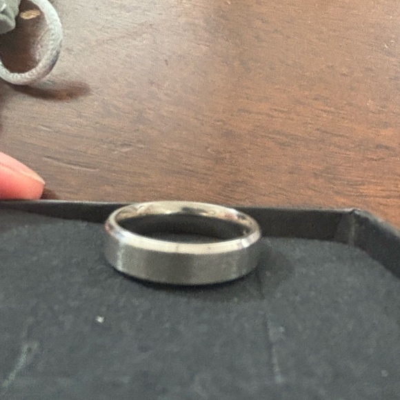 Men’s Size 11 titanium (2) and sterling silver (1) rings - Picture 7 of 7